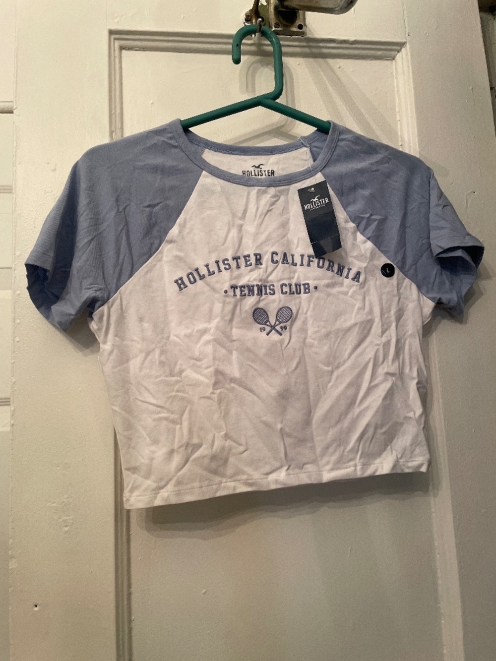 Hollister short sleeved baseball sleeve crop top
